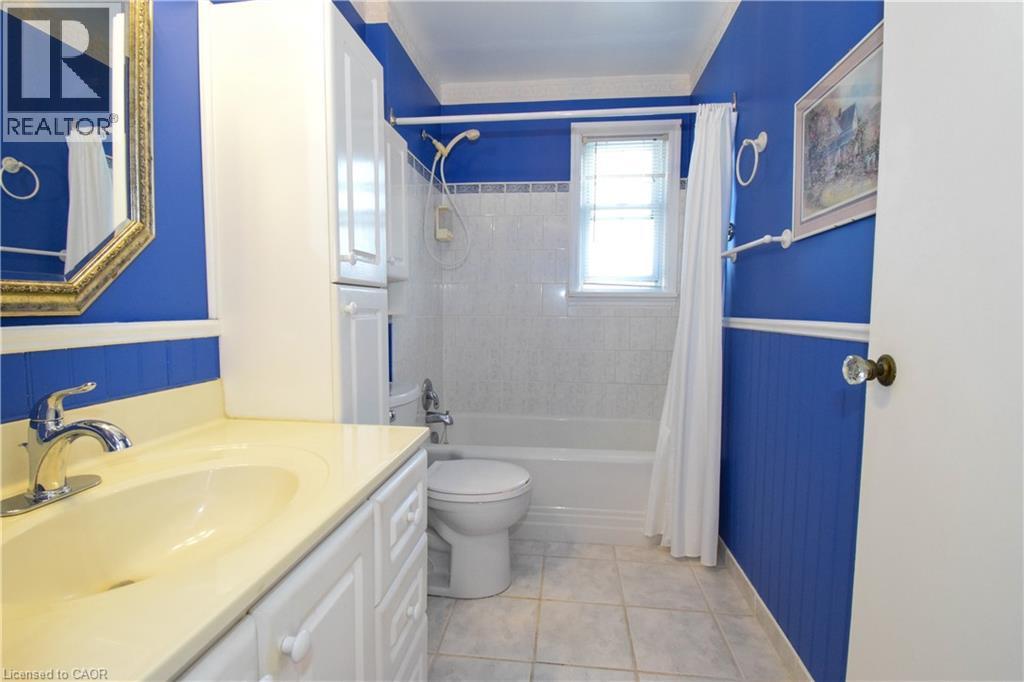 272 Carlton Street, St. Catharines, Ontario  L2N 1B9 - Photo 12 - 40775137