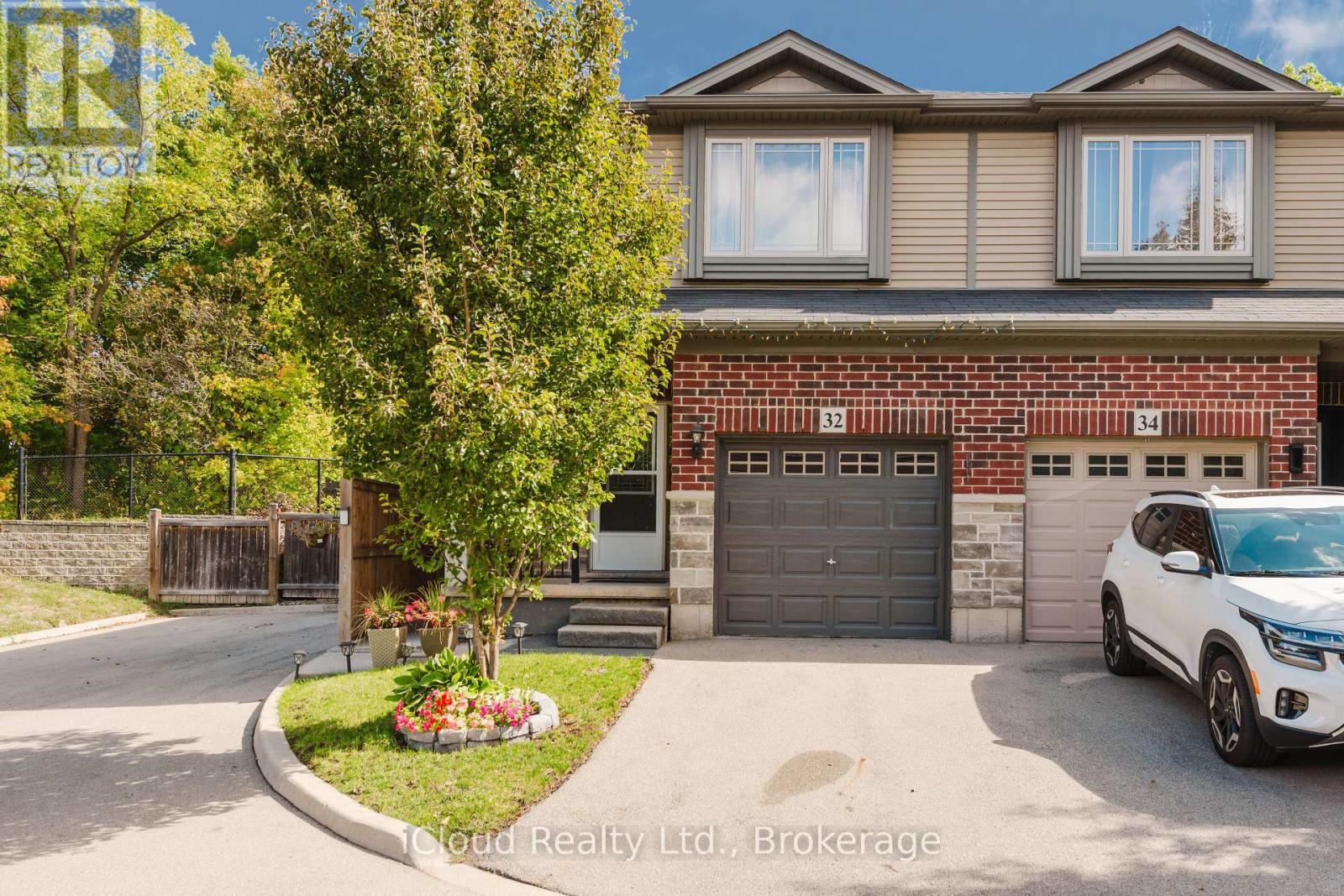 32 ROLLING LANE, Hamilton, Ontario