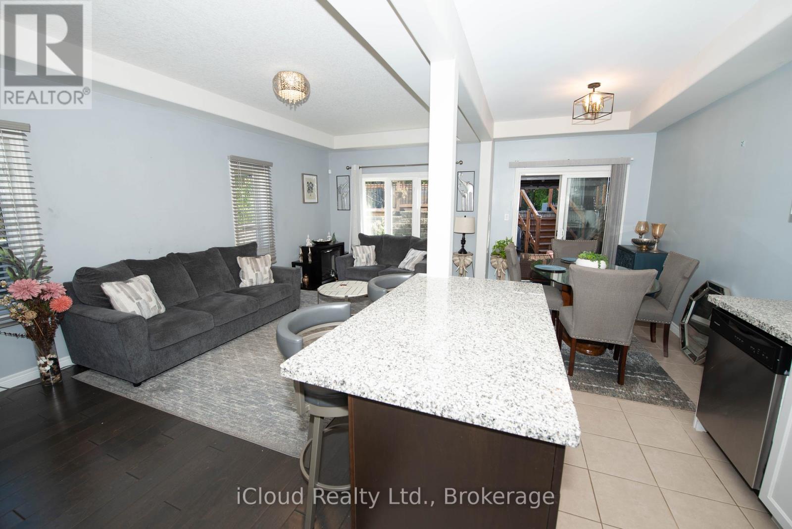 32 Rolling Lane, Hamilton (Gershome), Ontario  L8K 0A1 - Photo 11 - X12438786