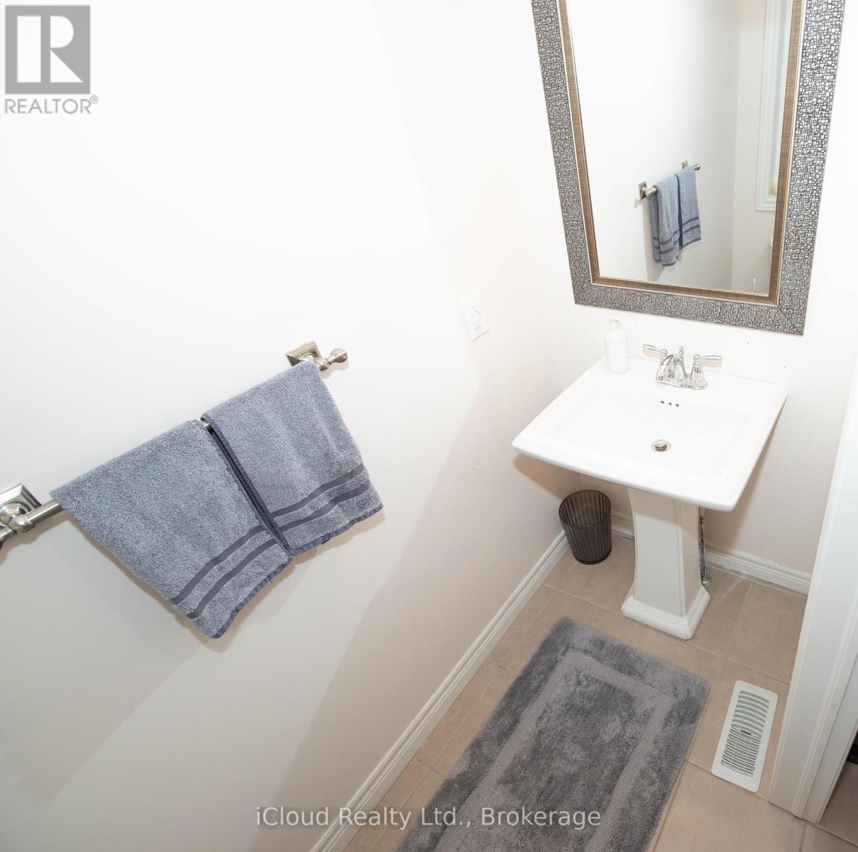 32 Rolling Lane, Hamilton (Gershome), Ontario  L8K 0A1 - Photo 3 - X12438786