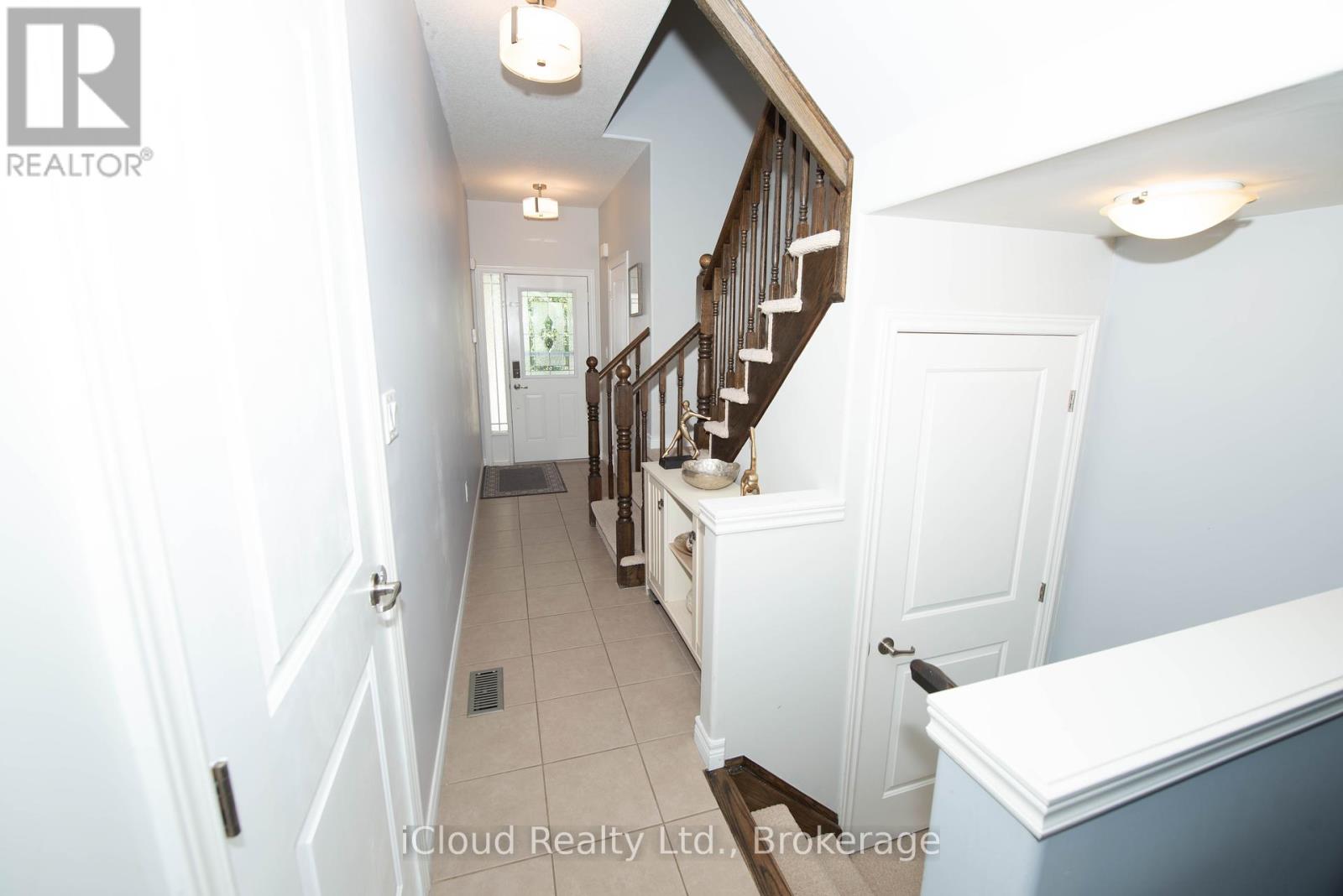 32 Rolling Lane, Hamilton (Gershome), Ontario  L8K 0A1 - Photo 5 - X12438786