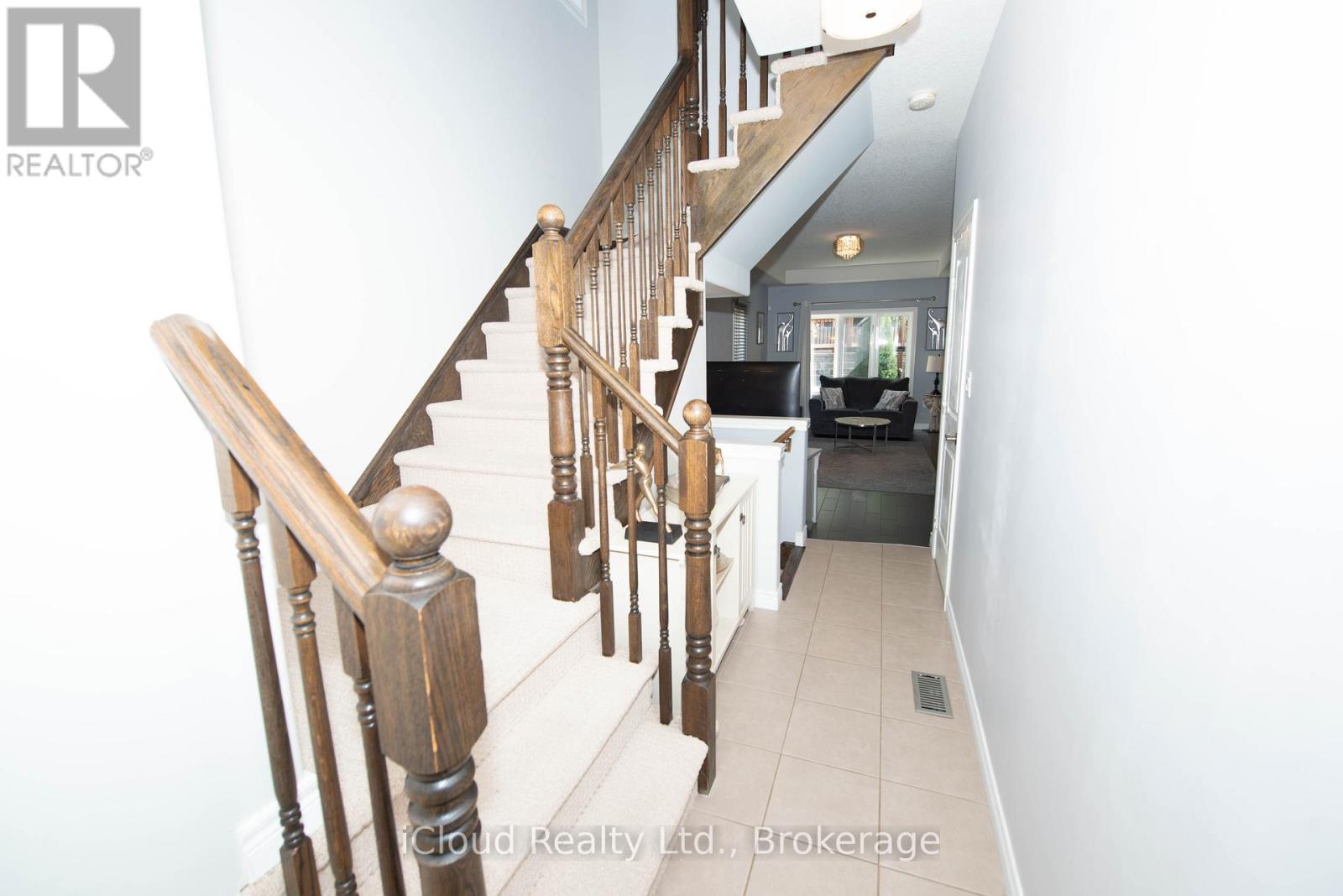 32 Rolling Lane, Hamilton (Gershome), Ontario  L8K 0A1 - Photo 6 - X12438786