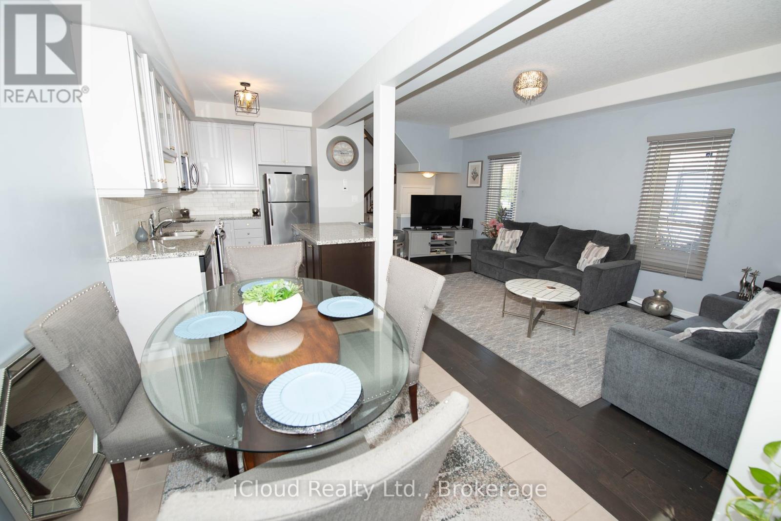 32 Rolling Lane, Hamilton (Gershome), Ontario  L8K 0A1 - Photo 7 - X12438786