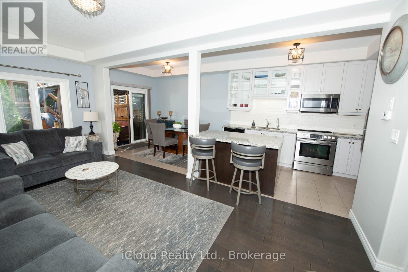 32 Rolling Lane, Hamilton (Gershome), Ontario  L8K 0A1 - Photo 8 - X12438786