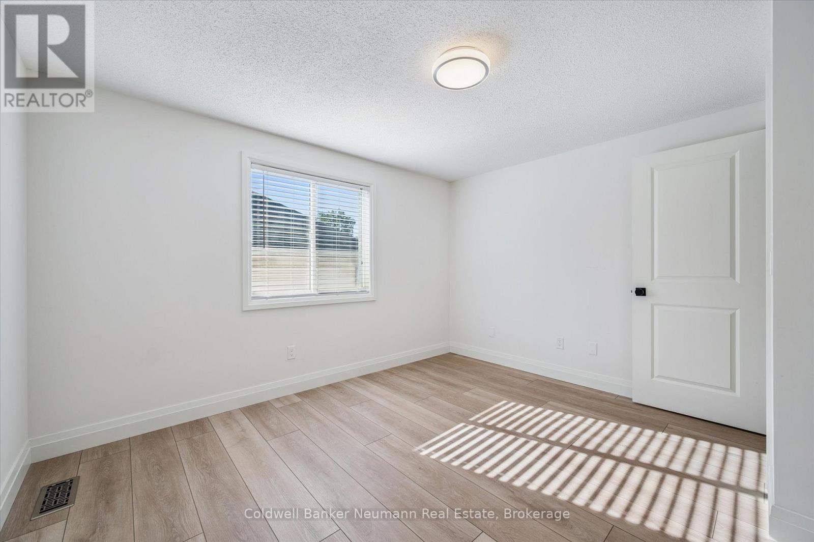 126 Farley Drive, Guelph, Ontario  N1L 1M3 - Photo 15 - X12438805