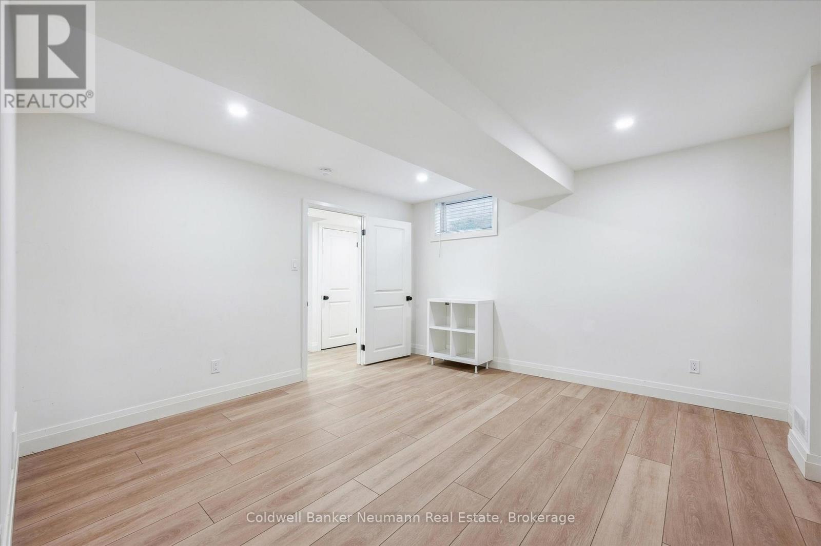 126 Farley Drive, Guelph, Ontario  N1L 1M3 - Photo 29 - X12438805