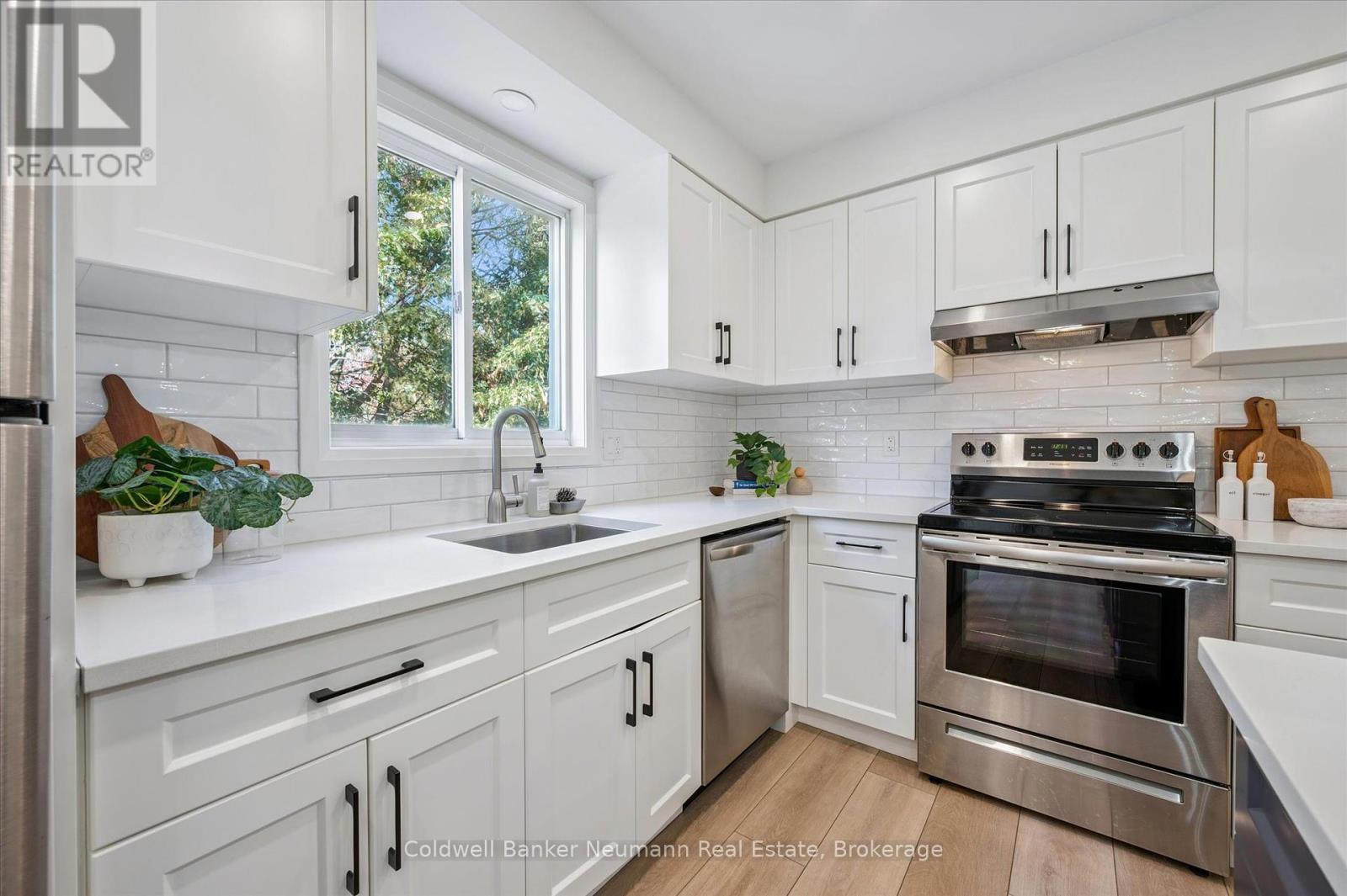 126 Farley Drive, Guelph, Ontario  N1L 1M3 - Photo 7 - X12438805