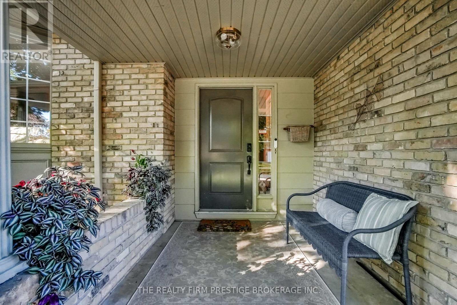 15 Rockford Crescent, London South, Ontario  N6K 3B5 - Photo 3 - X12438824