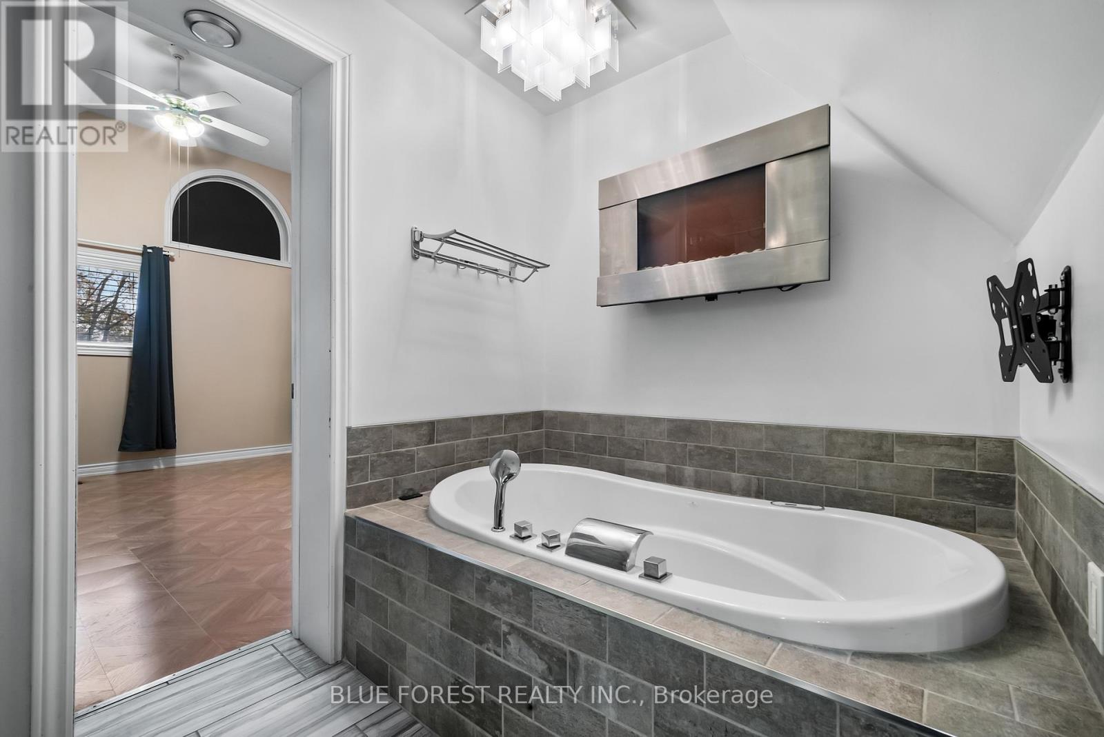 246 Grey Street, London East, Ontario  N6B 1G5 - Photo 19 - X12438827
