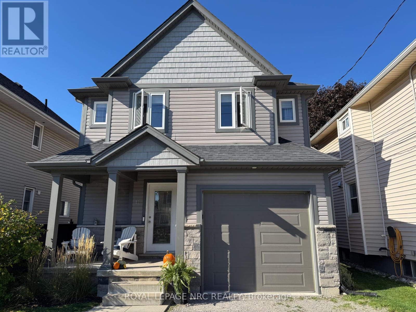11 Violet Street, St. Catharines, Ontario  L2S 2X1 - Photo 2 - X12437573