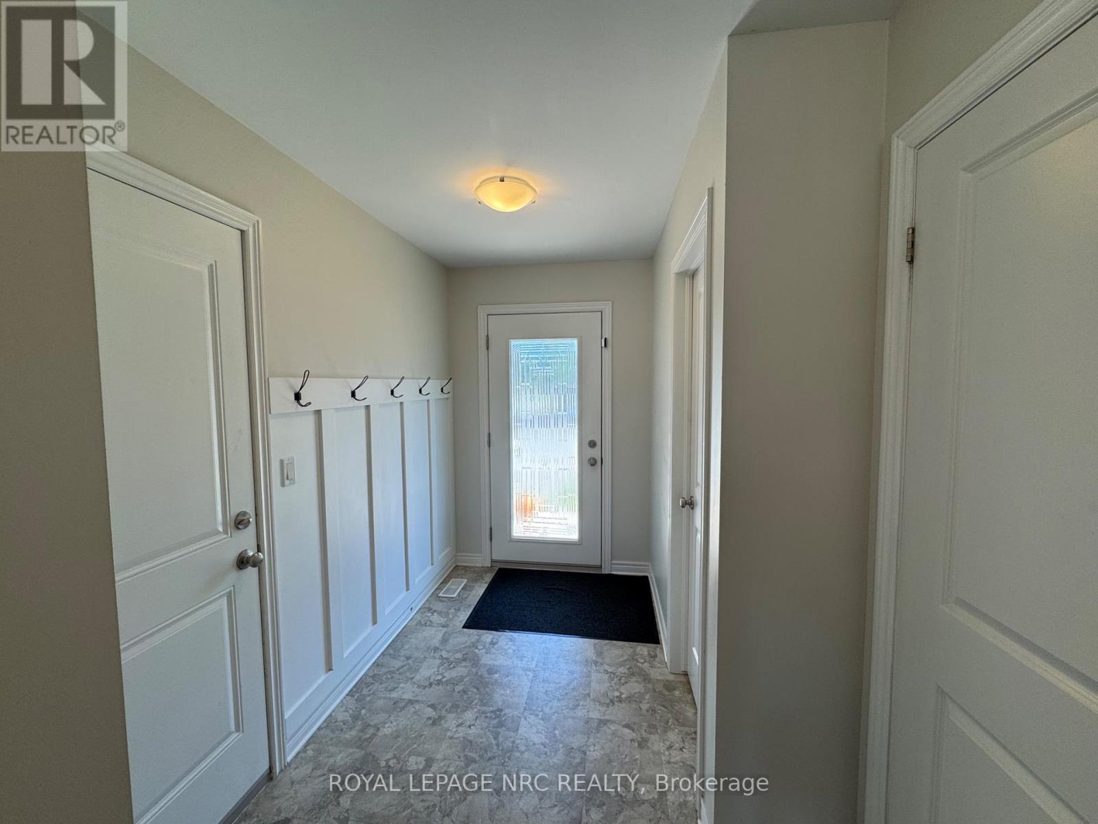 11 Violet Street, St. Catharines, Ontario  L2S 2X1 - Photo 4 - X12437573