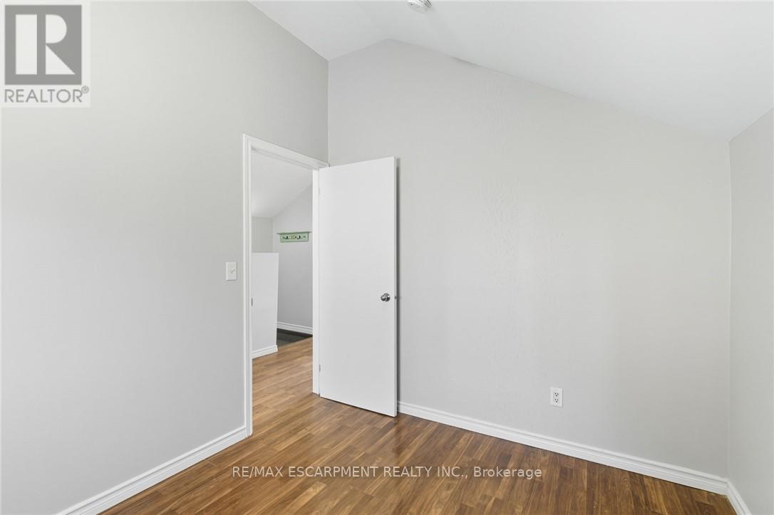 2 - 2 Windsor Street, Hamilton, Ontario  L8R 2G8 - Photo 8 - X12397822