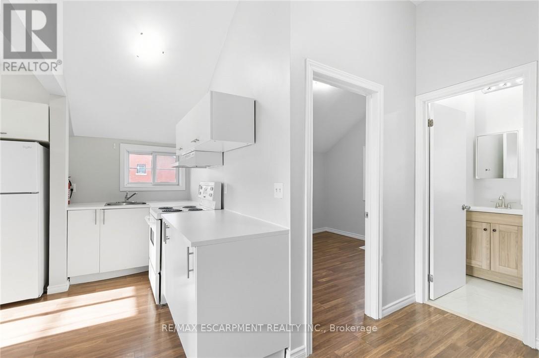 2 - 2 Windsor Street, Hamilton, Ontario  L8R 2G8 - Photo 5 - X12397822