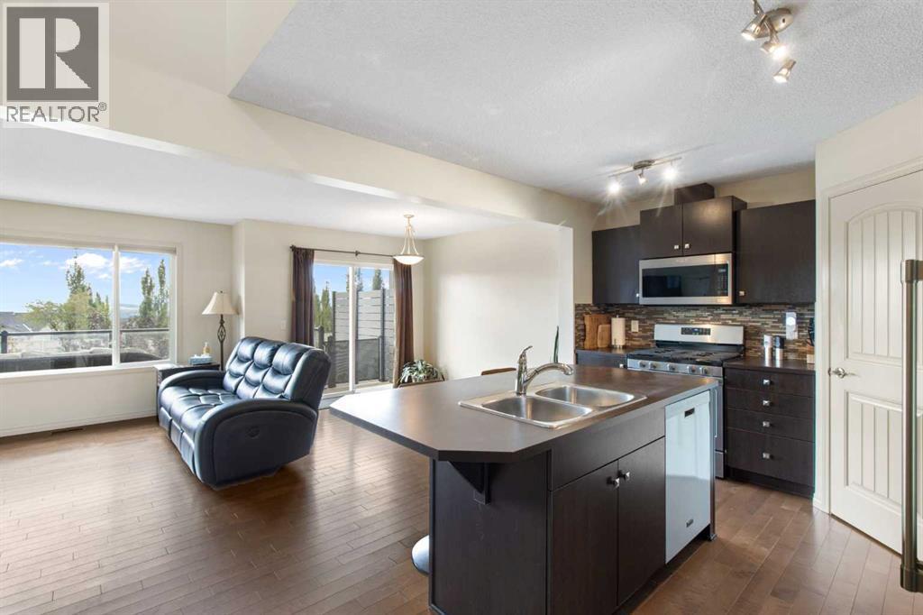 333 Sunset Common, Cochrane, Alberta  T4C 0L8 - Photo 5 - A2245363