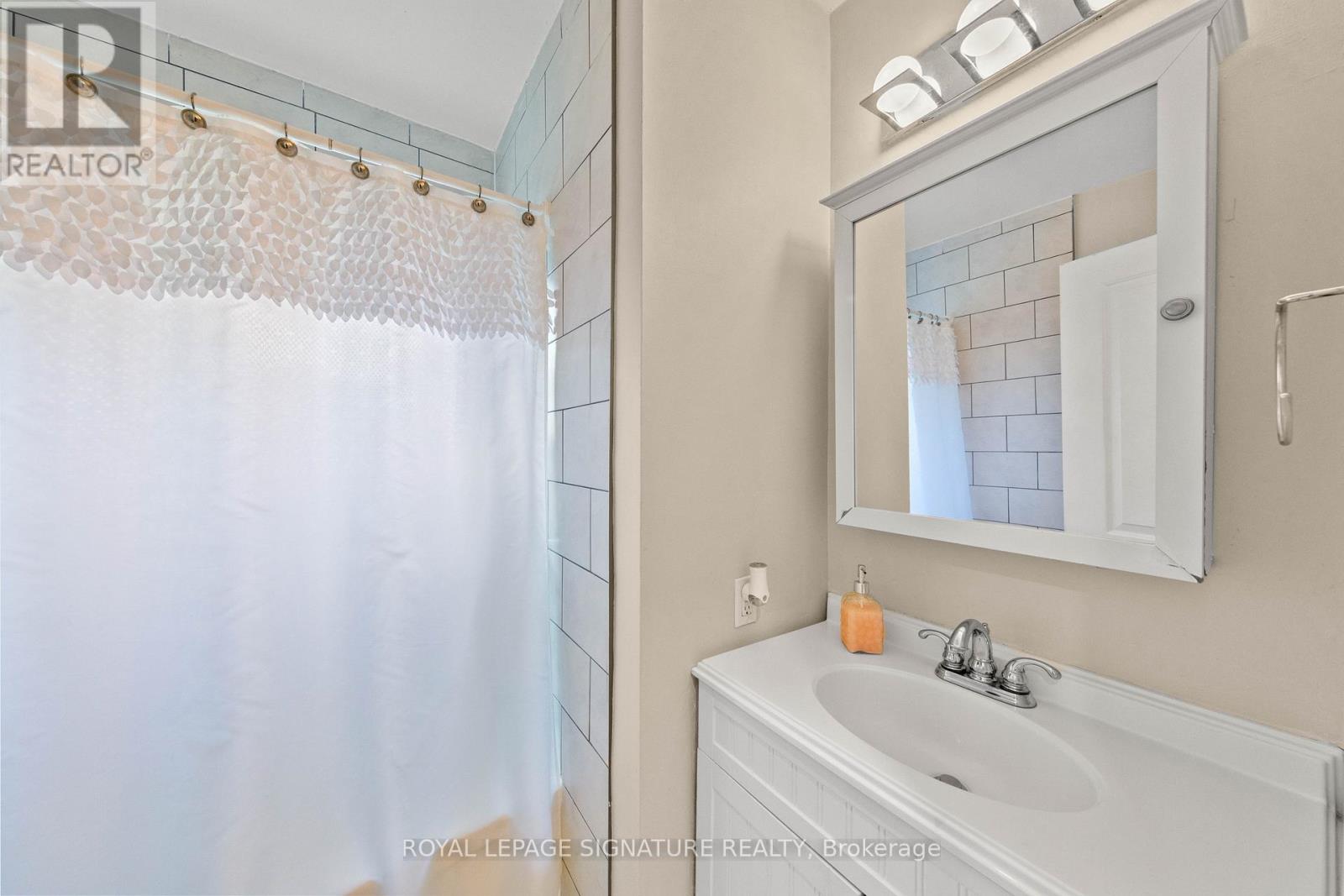 2 Guytoi Court, Toronto, Ontario  M3C 1Y2 - Photo 22 - C12438817