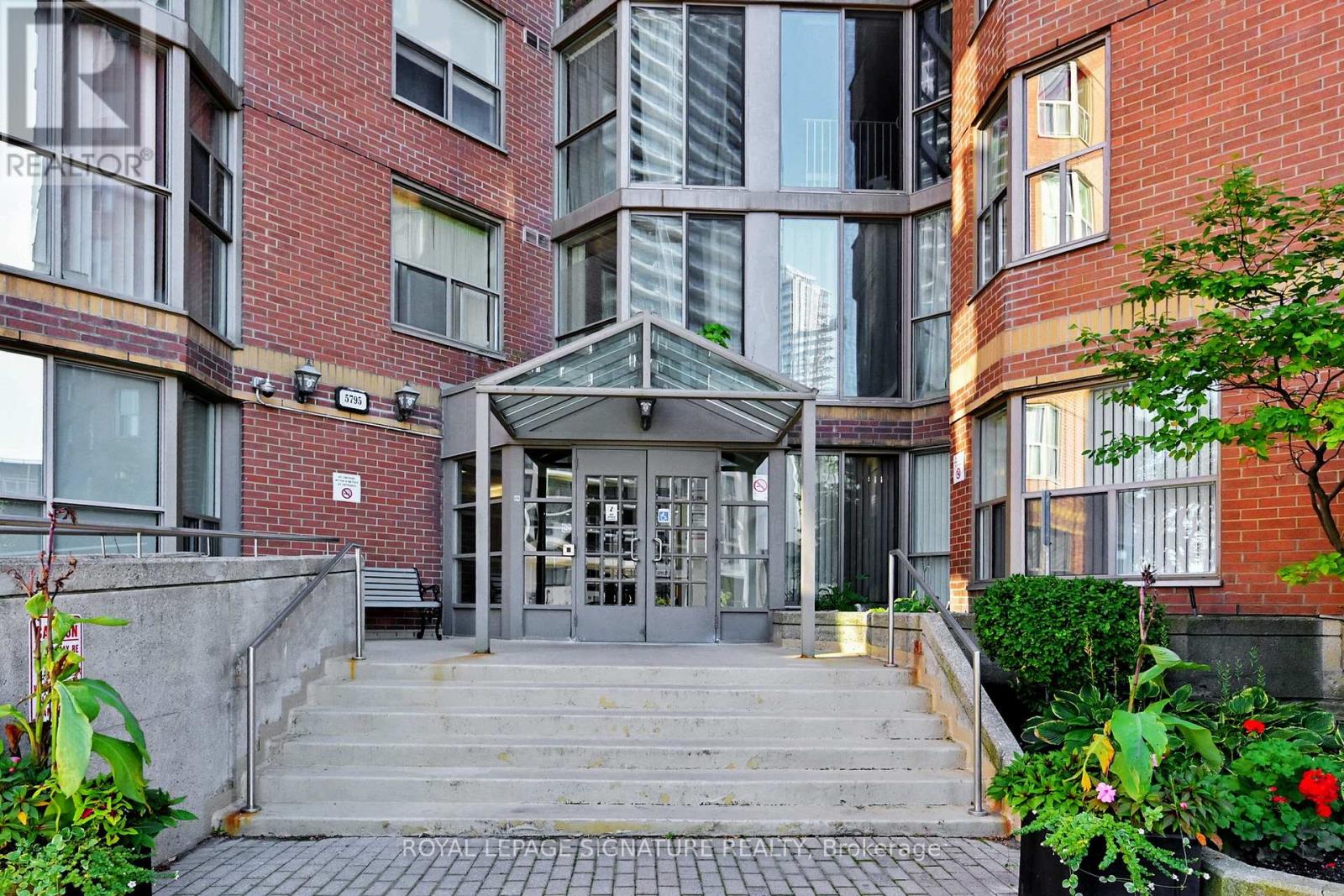 1205 - 5795 Yonge Street, Toronto, Ontario  M2M 4J3 - Photo 2 - C12438830