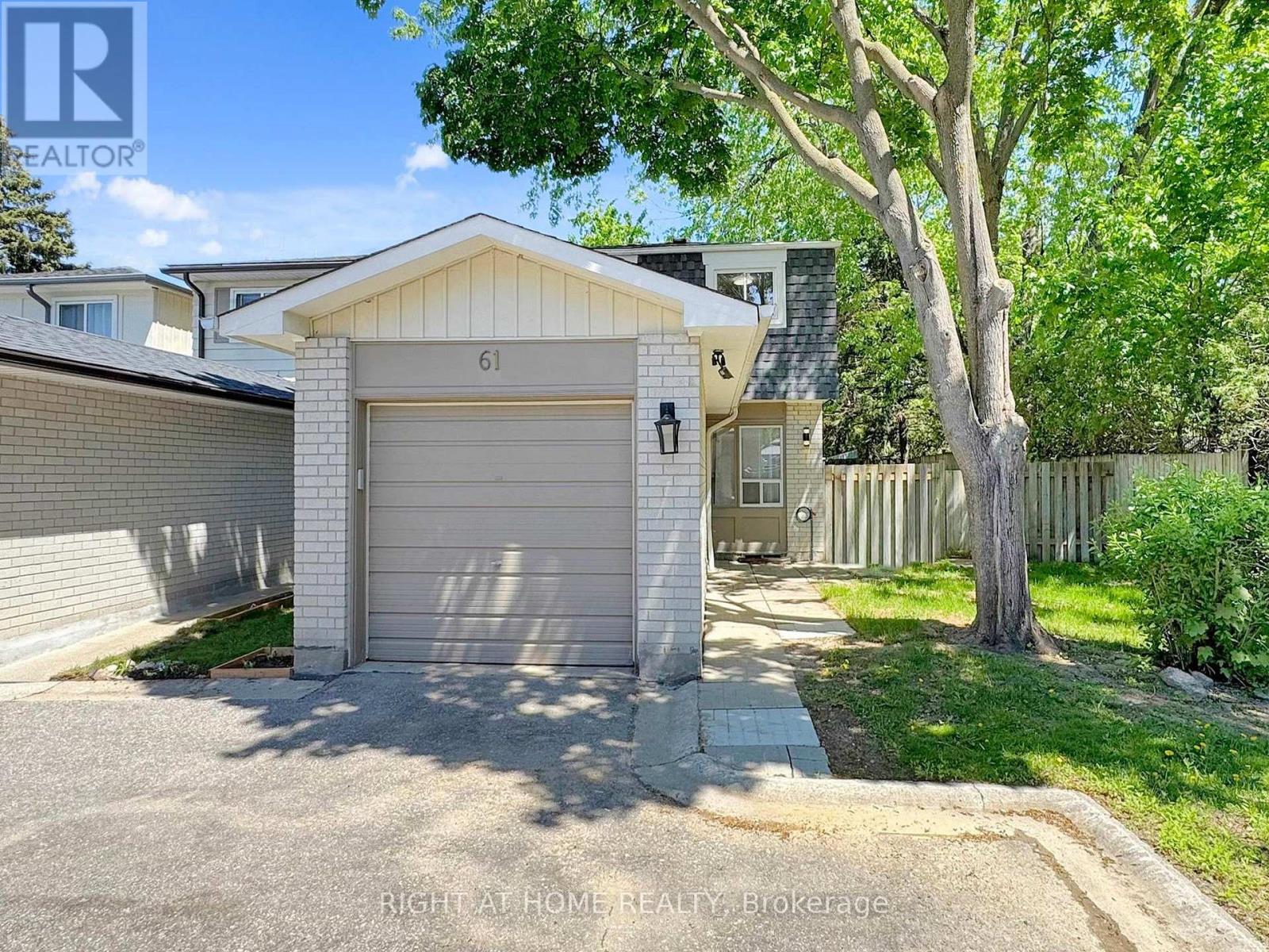 61 PLUM TREE WAY, Toronto, Ontario