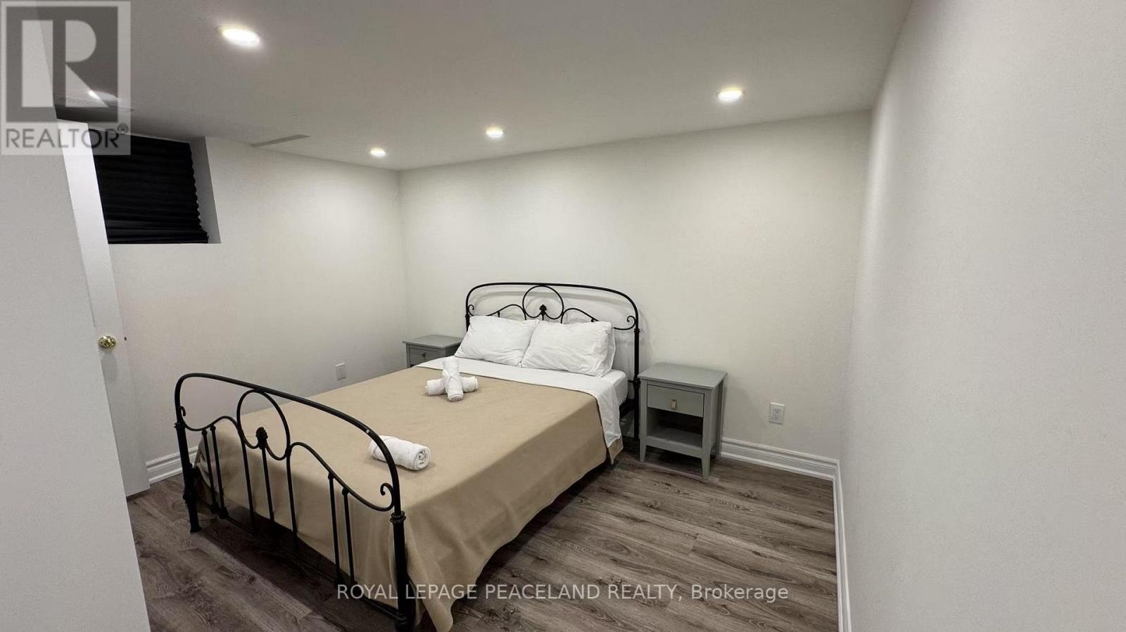 Lower - 60 Paperbirch Drive, Toronto, Ontario  M3C 2E7 - Photo 7 - C12438855