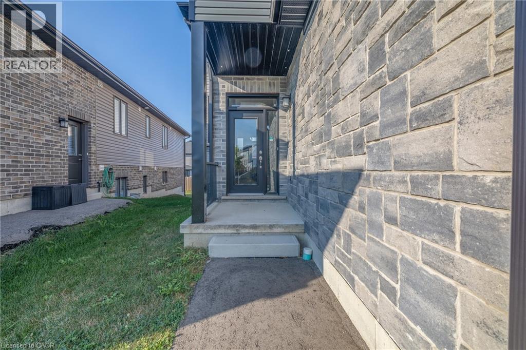 538 Fairway Road, Woodstock, Ontario  N4T 0E1 - Photo 3 - 40772580