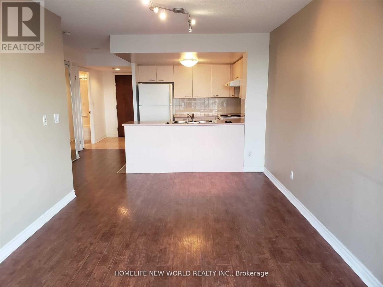 301 - 130 Pond Drive, Markham, Ontario  L3T 7W5 - Photo 4 - N12438821