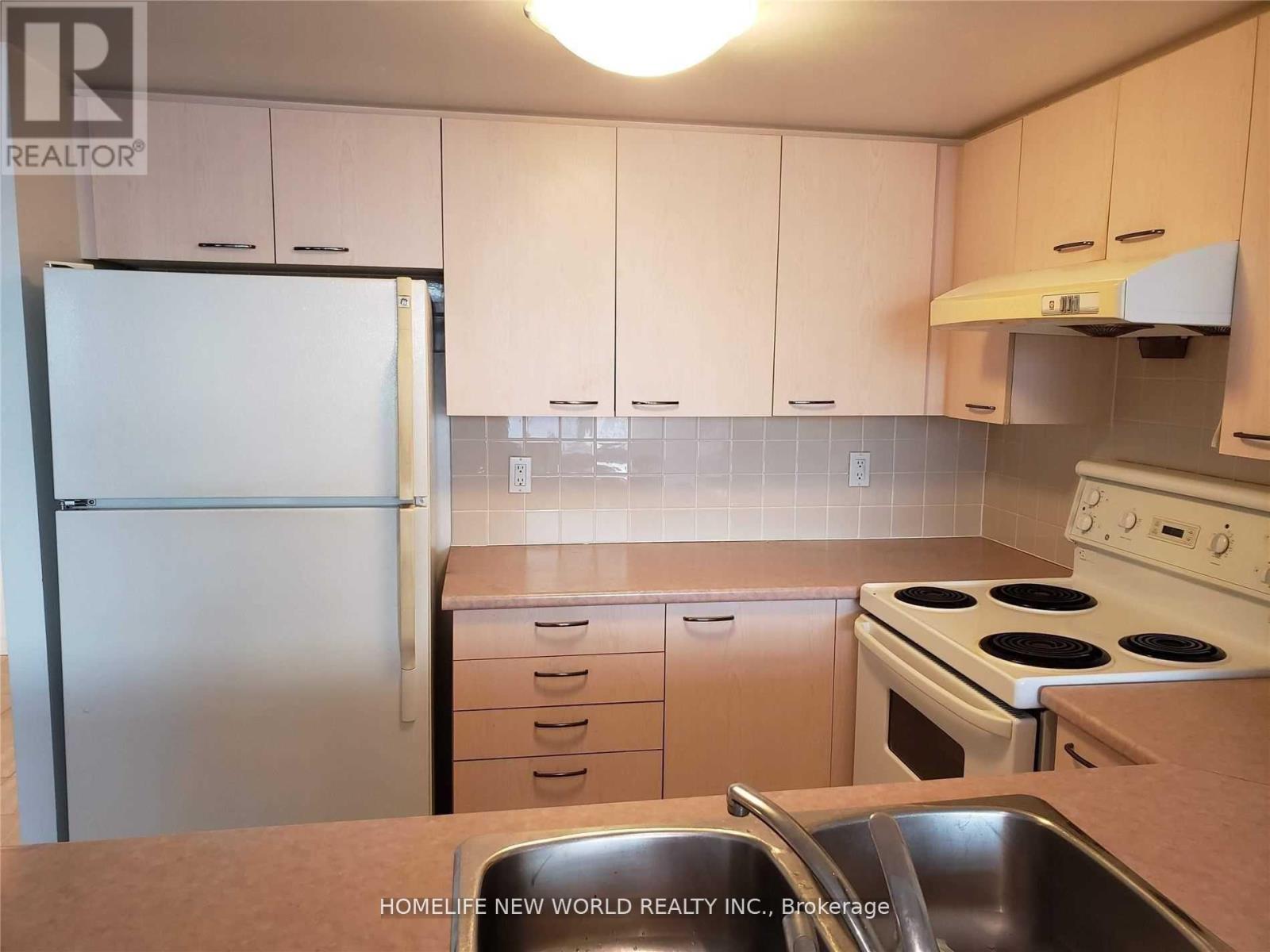 301 - 130 Pond Drive, Markham, Ontario  L3T 7W5 - Photo 8 - N12438821