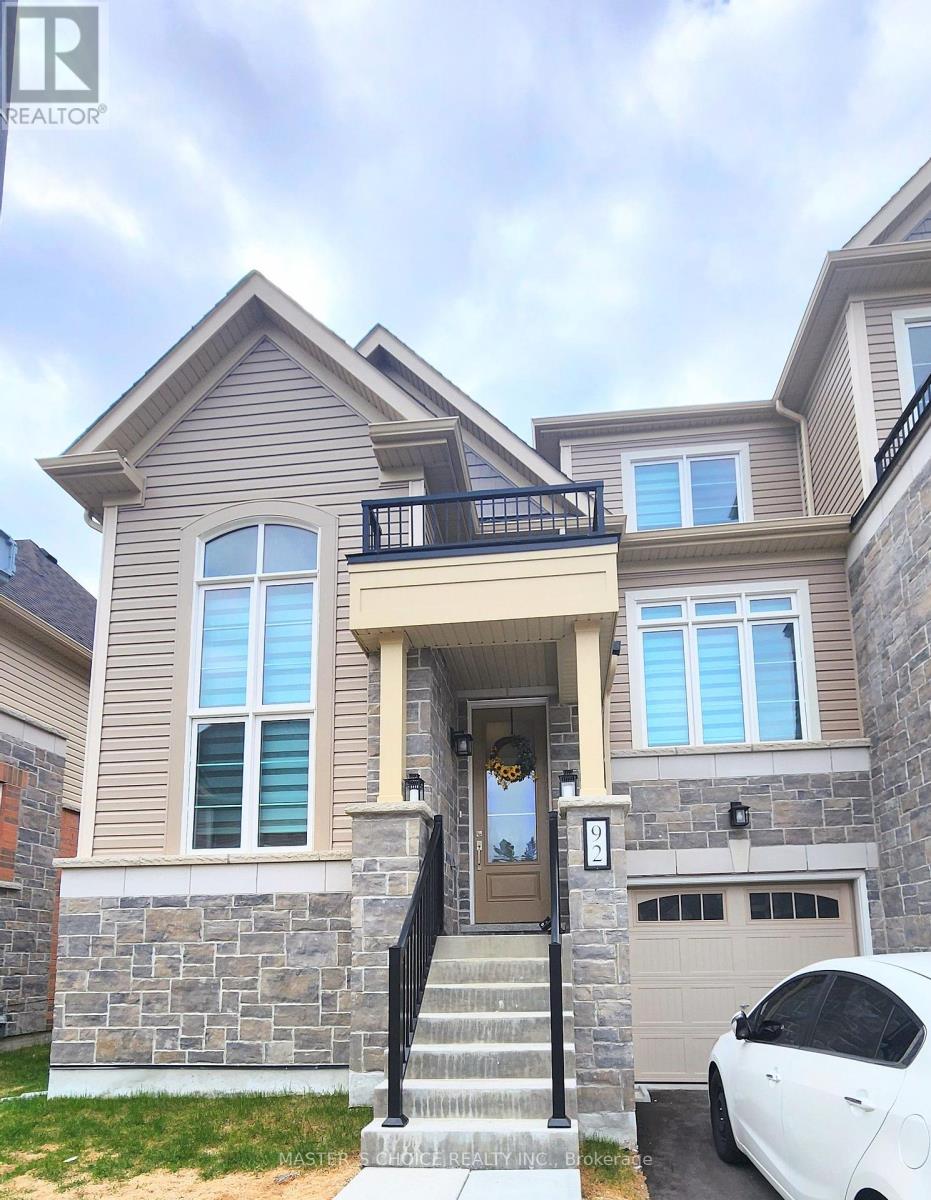 92 Lyall Stokes Circle, East Gwillimbury, Ontario  L0G 1M0 - Photo 1 - N12438847