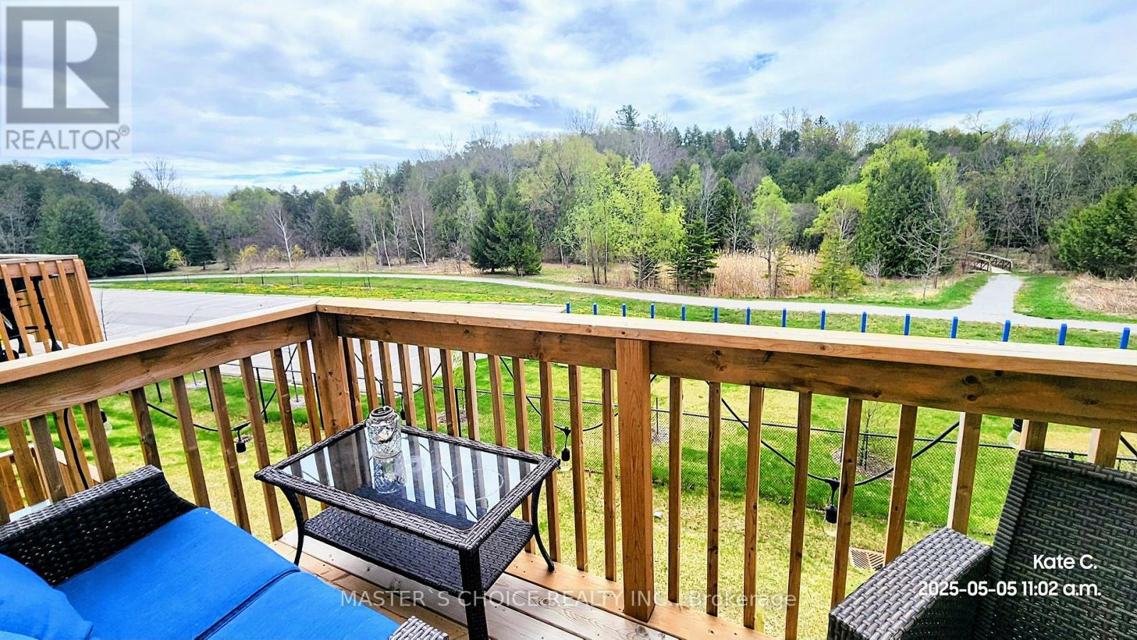 92 Lyall Stokes Circle, East Gwillimbury, Ontario  L0G 1M0 - Photo 3 - N12438847