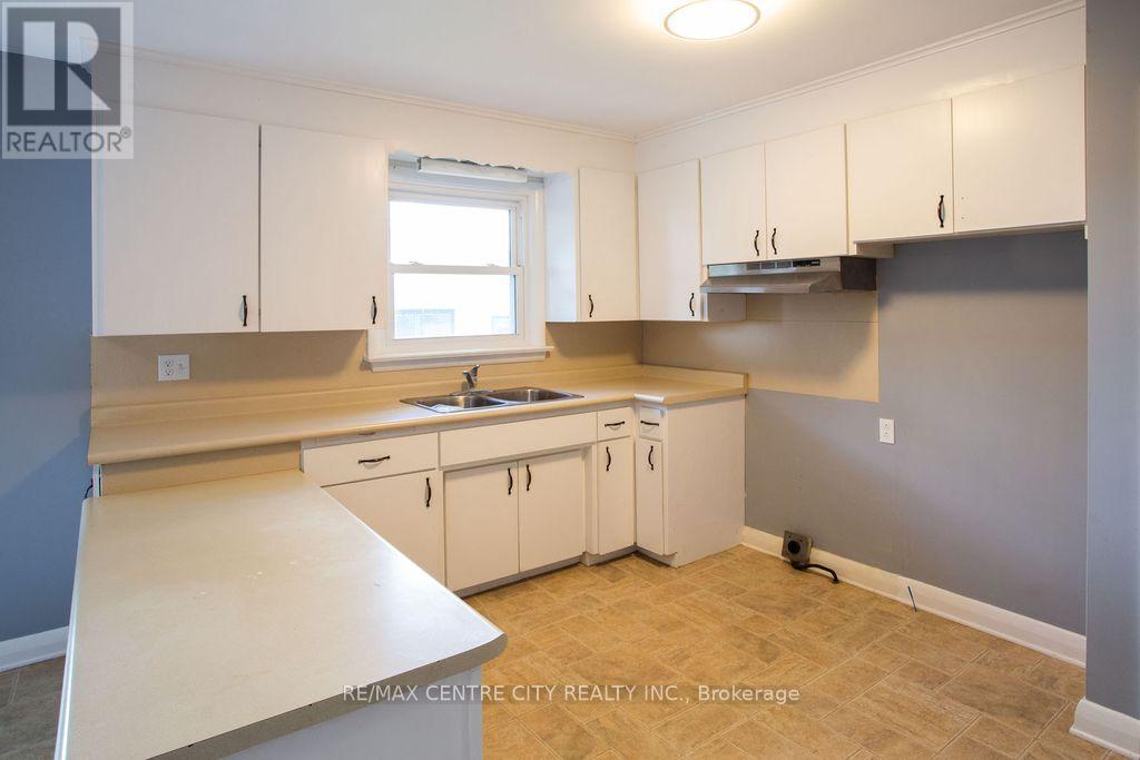 5604 Dundas Street, Thames Centre, Ontario  N0L 1G4 - Photo 12 - X12403933