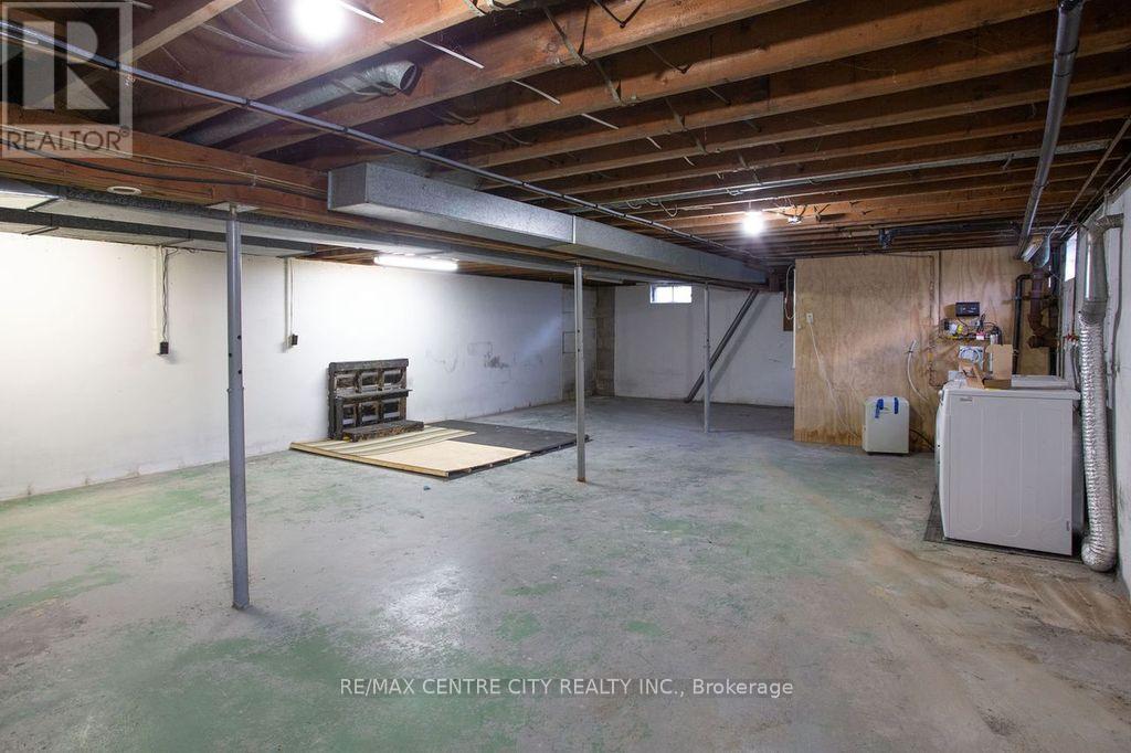 5604 Dundas Street, Thames Centre, Ontario  N0L 1G4 - Photo 22 - X12403933