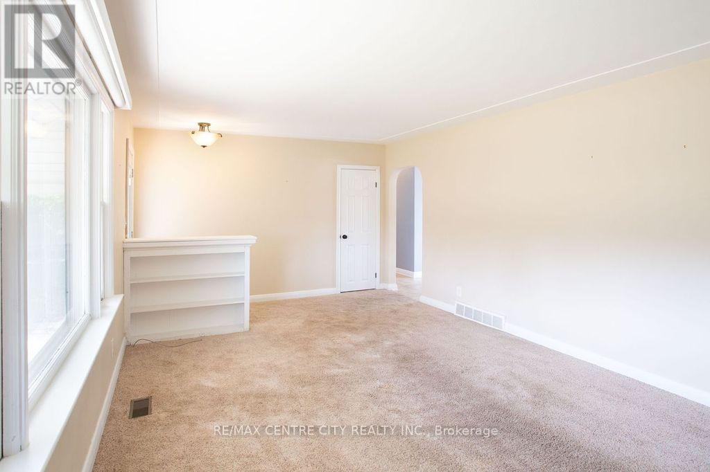 5604 Dundas Street, Thames Centre, Ontario  N0L 1G4 - Photo 10 - X12403933