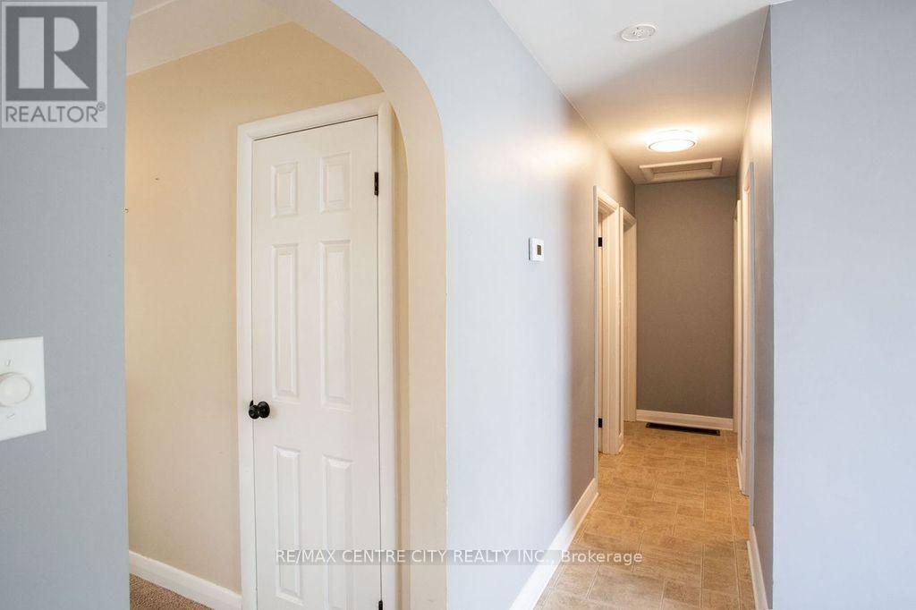 5604 Dundas Street, Thames Centre, Ontario  N0L 1G4 - Photo 15 - X12403933