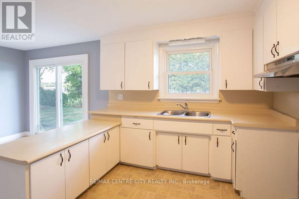 5604 Dundas Street, Thames Centre, Ontario  N0L 1G4 - Photo 11 - X12403933