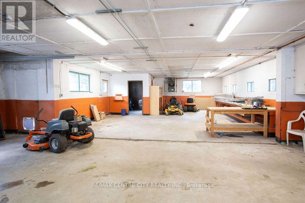 5604 Dundas Street, Thames Centre, Ontario  N0L 1G4 - Photo 31 - X12403933