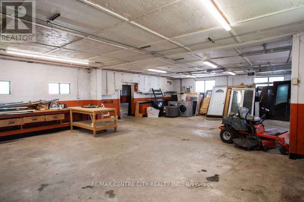 5604 Dundas Street, Thames Centre, Ontario  N0L 1G4 - Photo 29 - X12403933