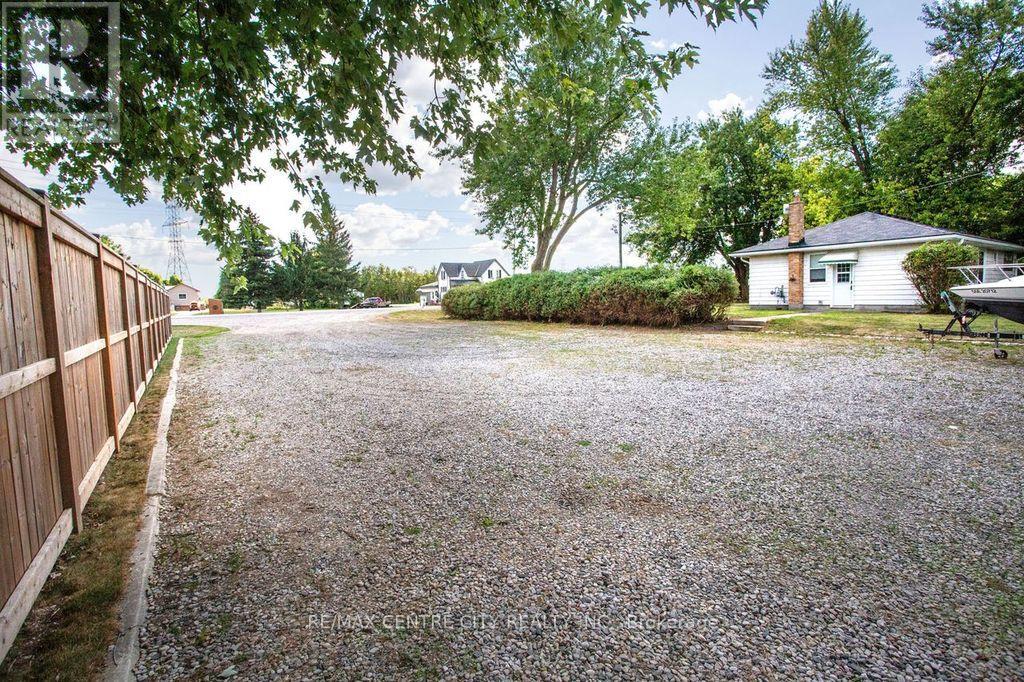 5604 Dundas Street, Thames Centre, Ontario  N0L 1G4 - Photo 34 - X12403933