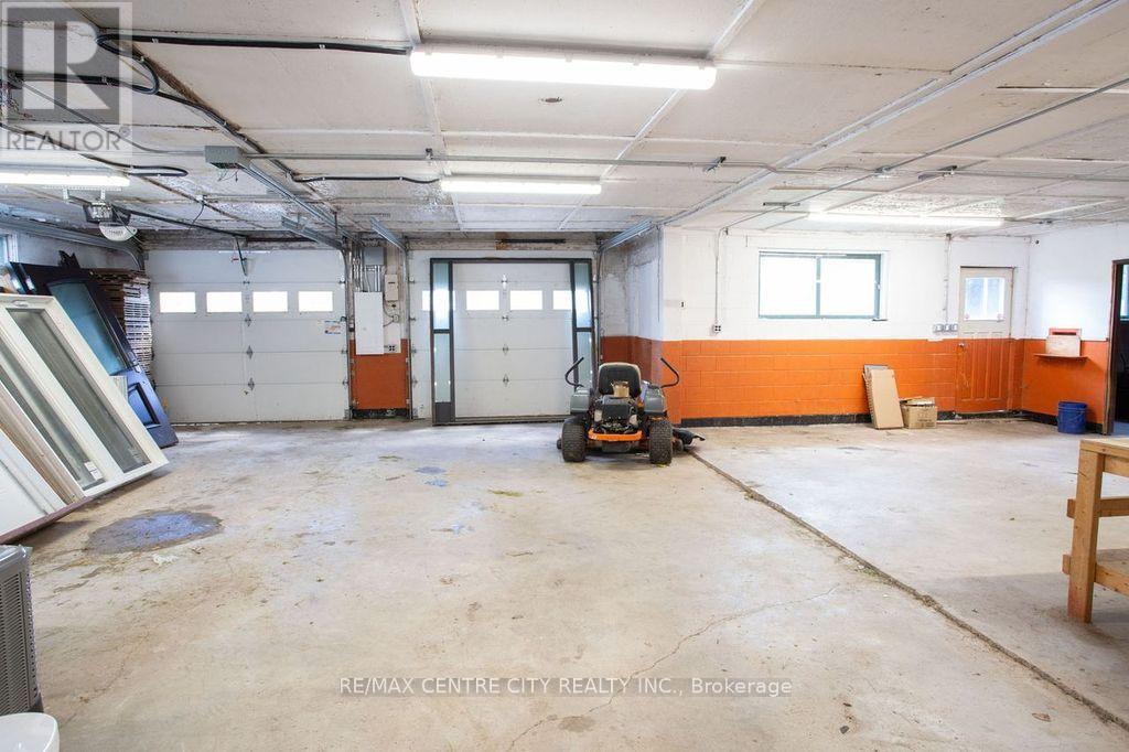 5604 Dundas Street, Thames Centre, Ontario  N0L 1G4 - Photo 32 - X12403933