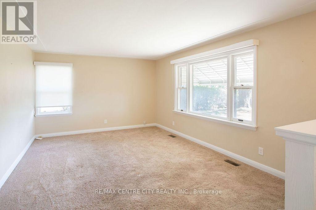 5604 Dundas Street, Thames Centre, Ontario  N0L 1G4 - Photo 8 - X12403933
