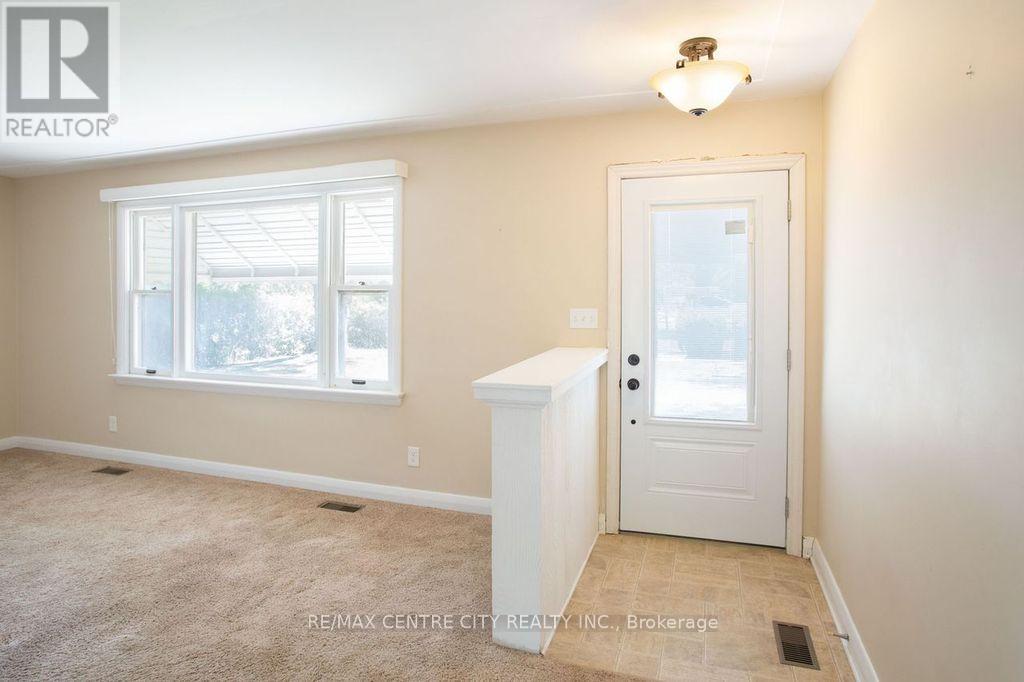 5604 Dundas Street, Thames Centre, Ontario  N0L 1G4 - Photo 7 - X12403933