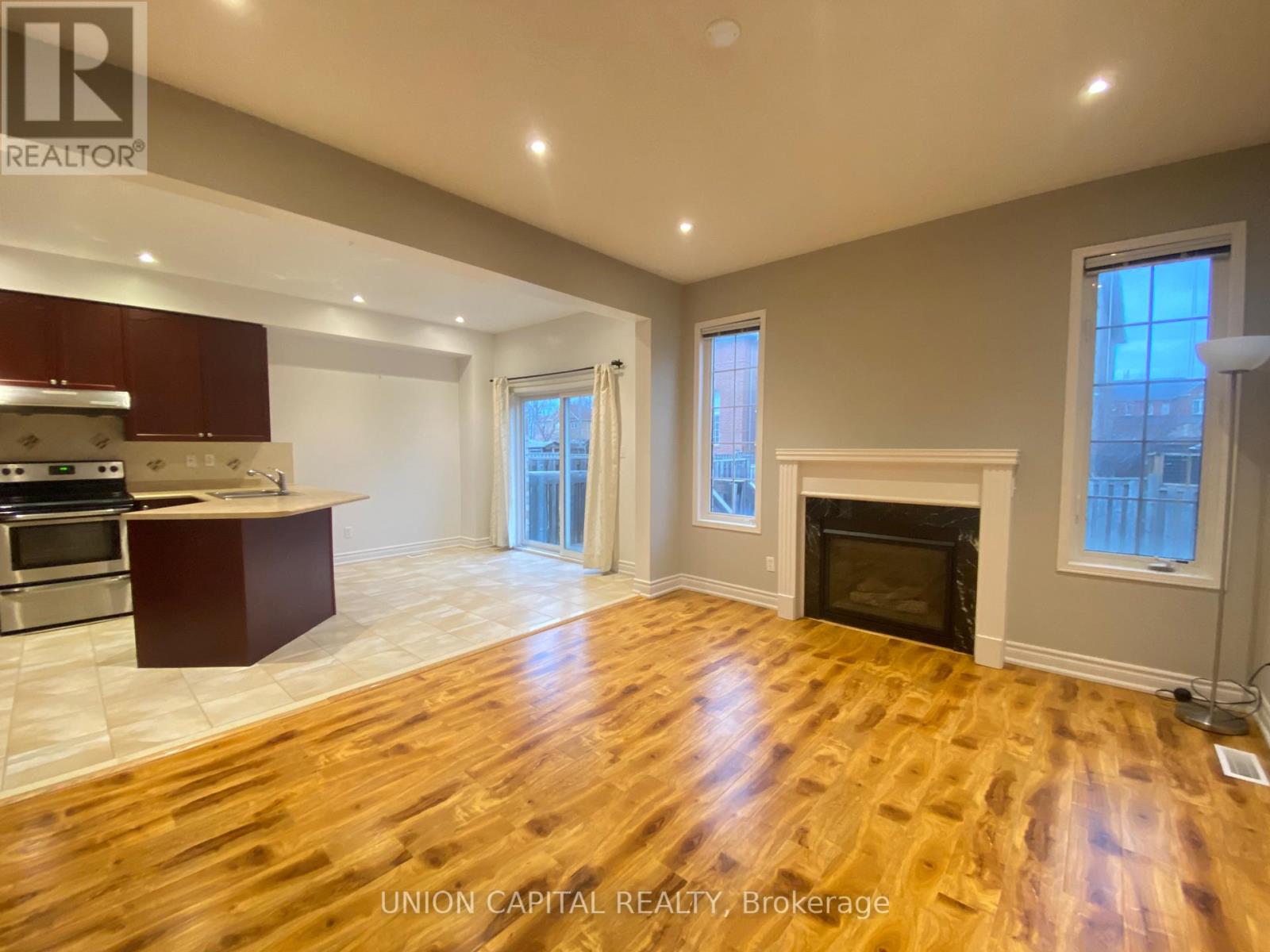 704 COURTNEY VALLEY ROAD, Mississauga, Ontario
