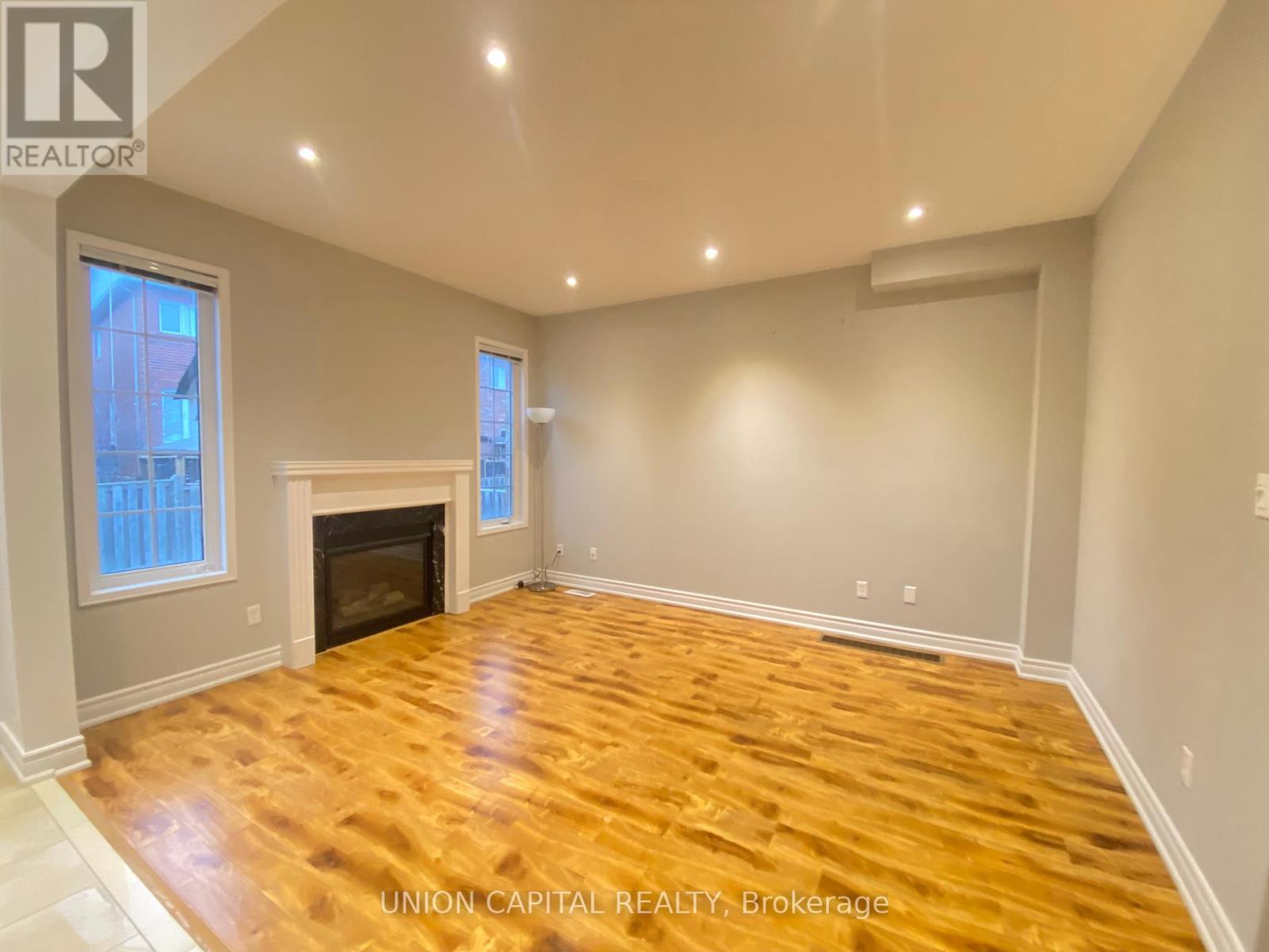 704 Courtney Valley Road, Mississauga, Ontario  L5V 0C3 - Photo 14 - W12438822