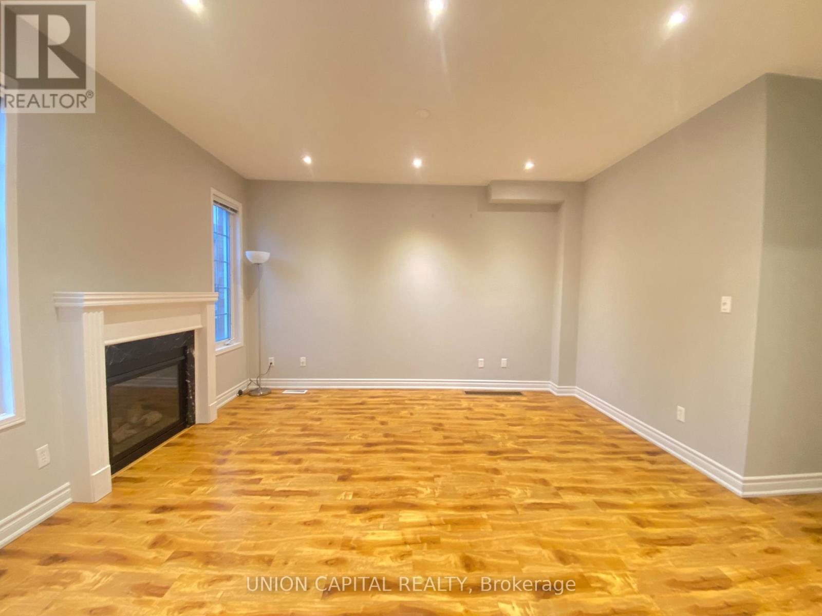 704 Courtney Valley Road, Mississauga, Ontario  L5V 0C3 - Photo 15 - W12438822