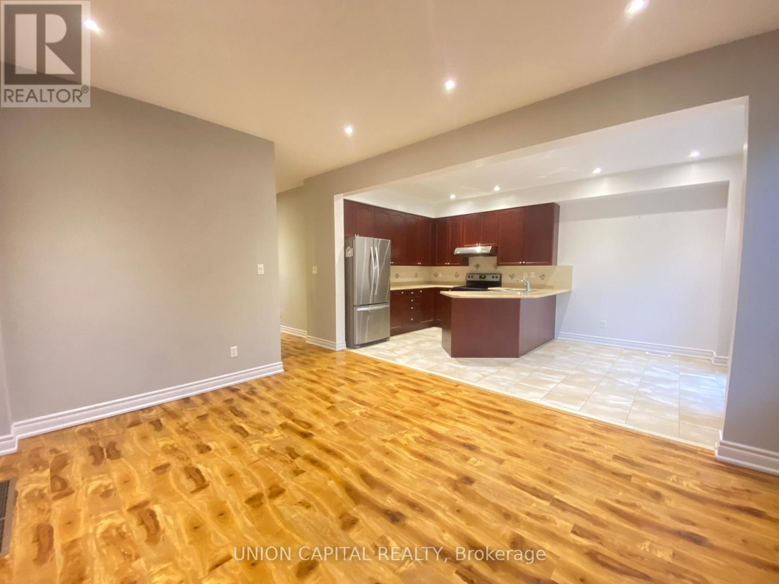 704 Courtney Valley Road, Mississauga, Ontario  L5V 0C3 - Photo 17 - W12438822