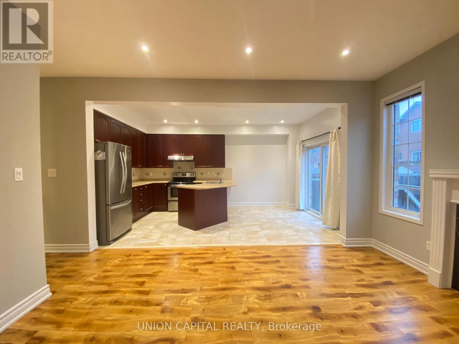 704 Courtney Valley Road, Mississauga, Ontario  L5V 0C3 - Photo 18 - W12438822