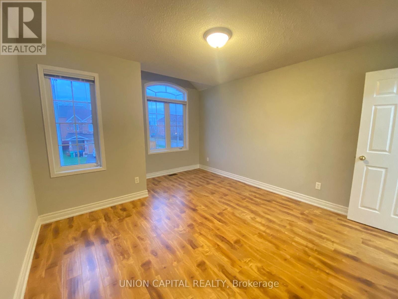 704 Courtney Valley Road, Mississauga, Ontario  L5V 0C3 - Photo 23 - W12438822