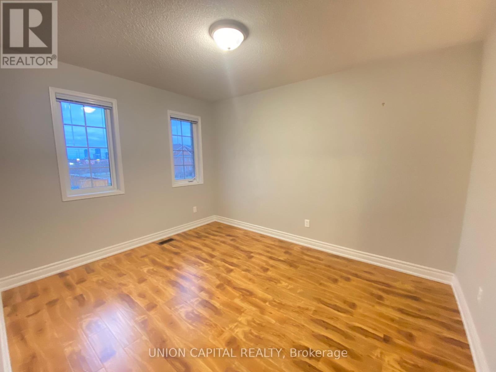 704 Courtney Valley Road, Mississauga, Ontario  L5V 0C3 - Photo 24 - W12438822