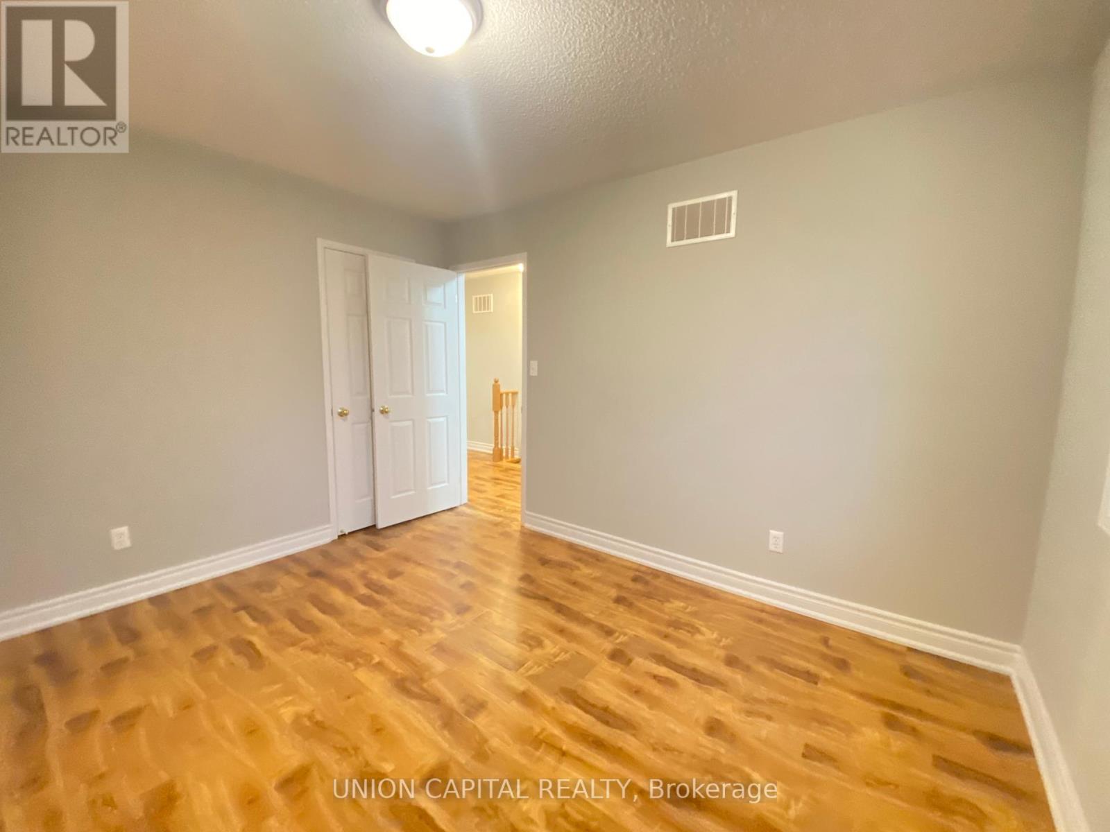 704 Courtney Valley Road, Mississauga, Ontario  L5V 0C3 - Photo 25 - W12438822