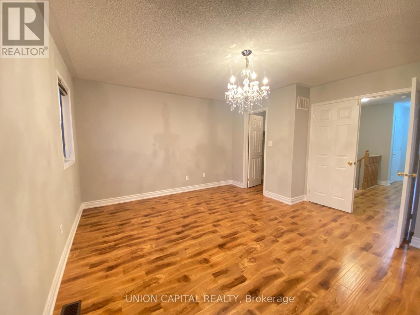 704 Courtney Valley Road, Mississauga, Ontario  L5V 0C3 - Photo 30 - W12438822