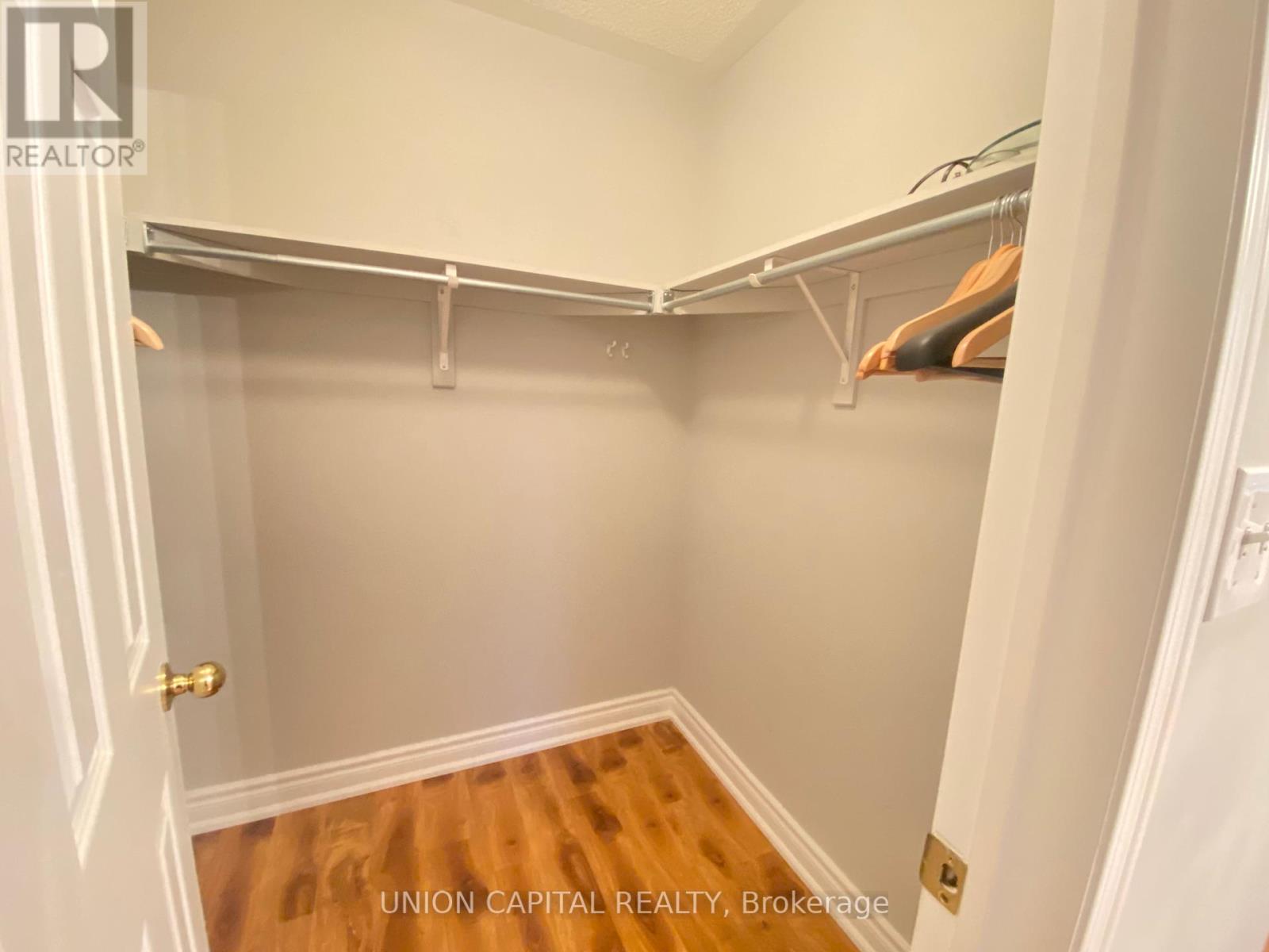 704 Courtney Valley Road, Mississauga, Ontario  L5V 0C3 - Photo 32 - W12438822