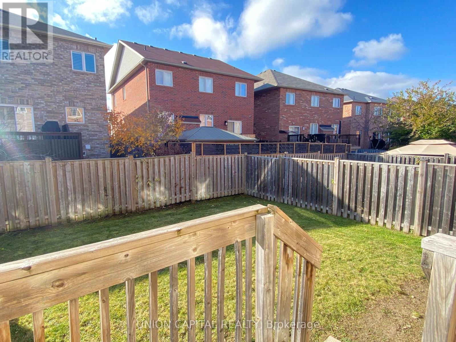 704 Courtney Valley Road, Mississauga, Ontario  L5V 0C3 - Photo 33 - W12438822