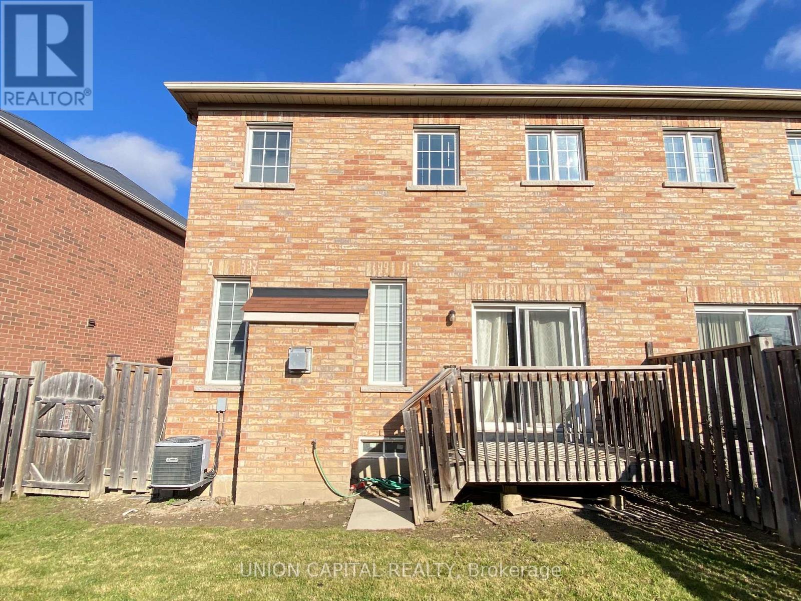 704 Courtney Valley Road, Mississauga, Ontario  L5V 0C3 - Photo 35 - W12438822